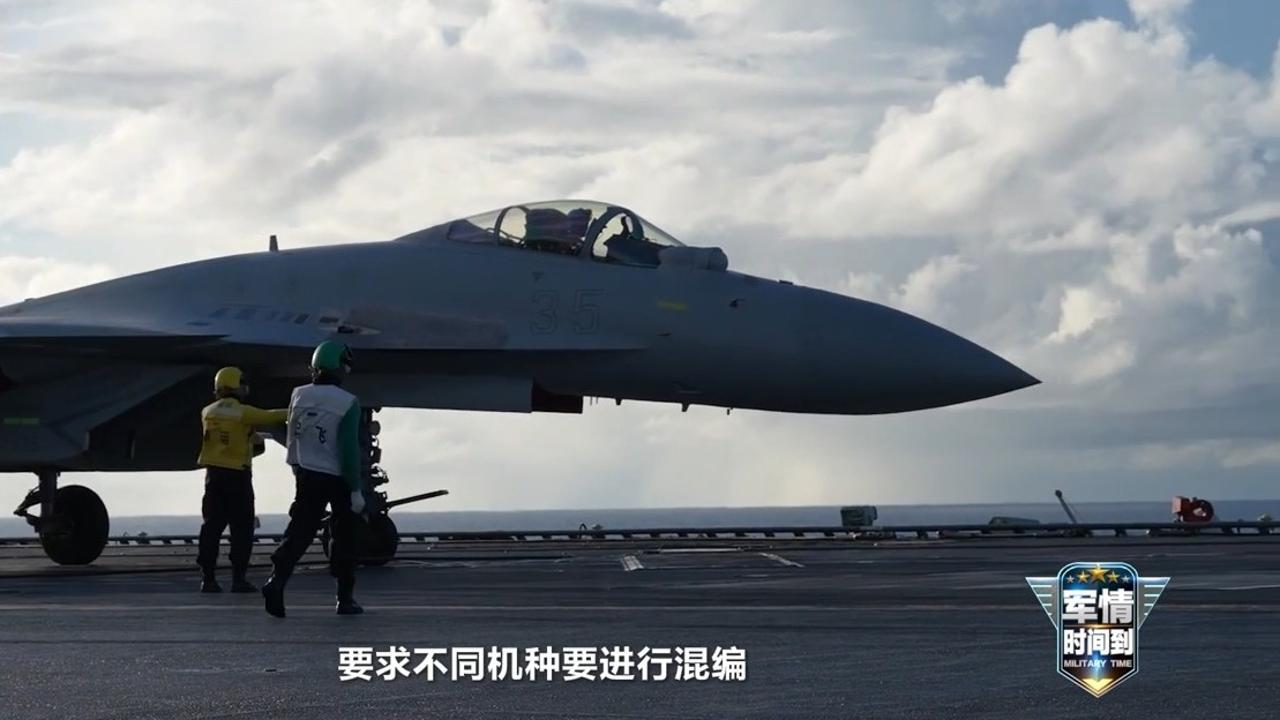 老头乐冲卡上高速逆行遇车祸