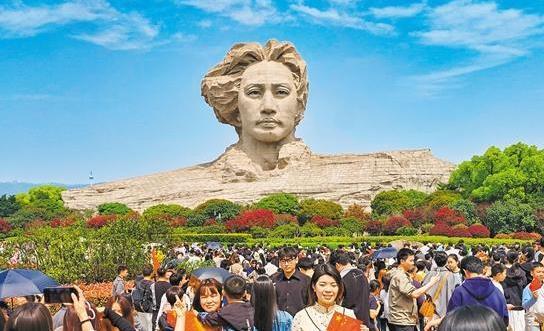王毅会见伊朗最高国家安全委员会副秘书内扎米普尔